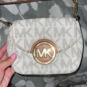 micheal kors crossbody bag🤍🤎
